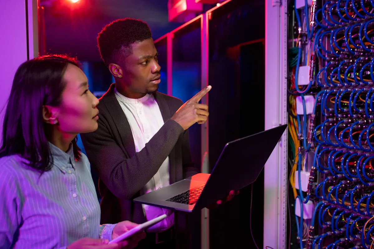 des administrateurs réseaux en plein travail